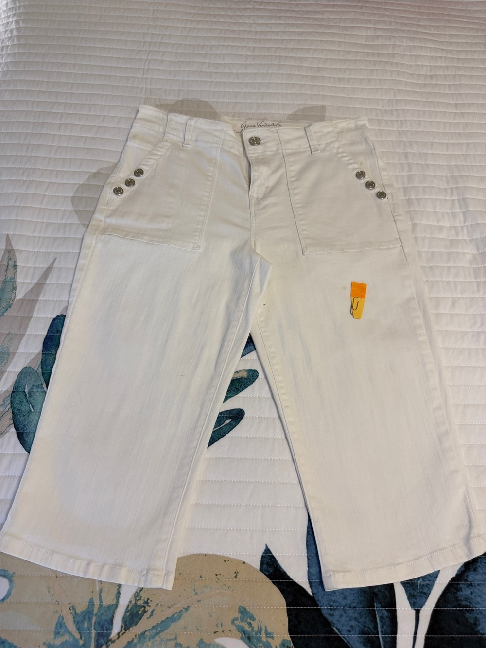 Gloria Vanderbilt White Capri Jeans